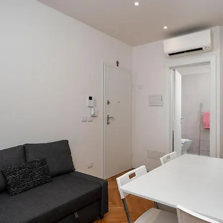 Appartement A 150m Due Torri, Loft Elegante In Centro Storico