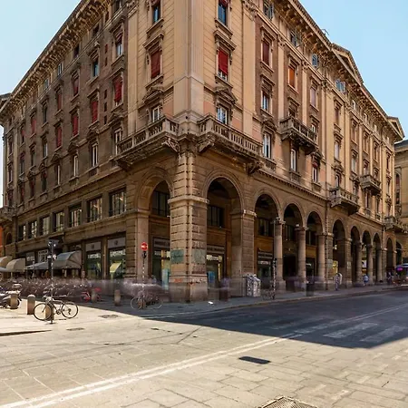 A 150m Due Torri, Loft Elegante In Centro Storico Апартаменты Болонья