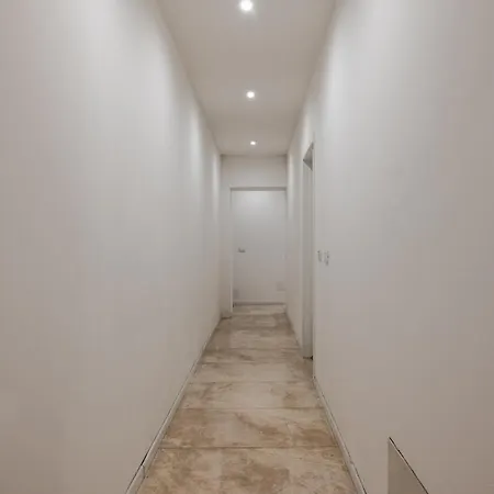 A 150m Due Torri, Loft Elegante In Centro Storico Appartement