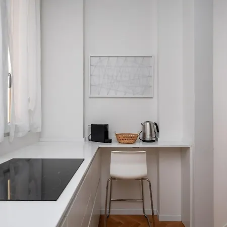 Апартаменты A 150m Due Torri, Loft Elegante In Centro Storico