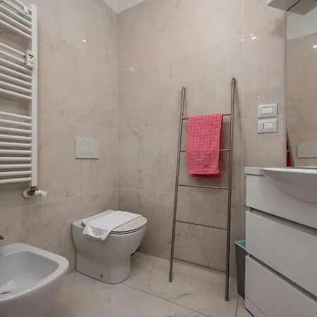 Апартаменты A 150m Due Torri, Loft Elegante In Centro Storico *