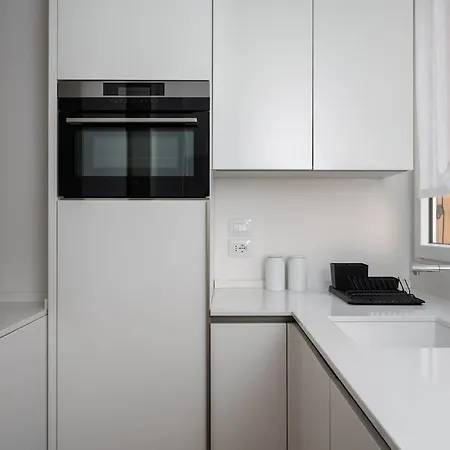 Appartement A 150m Due Torri, Loft Elegante In Centro Storico *