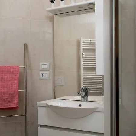 A 150m Due Torri, Loft Elegante In Centro Storico